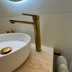 ラブホテル Suitepoolbarcelona *