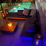 ラブホテル Suitepoolbarcelona
