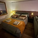 ラブホテル Suitepoolbarcelona *